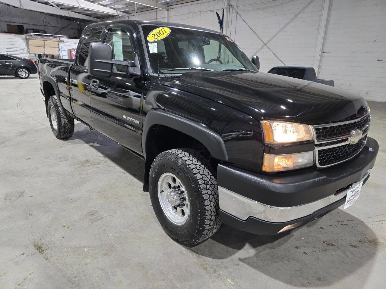 Used 2007 Chevrolet Silverado 2500 LT w/ Snow Plow Prep Package image 21