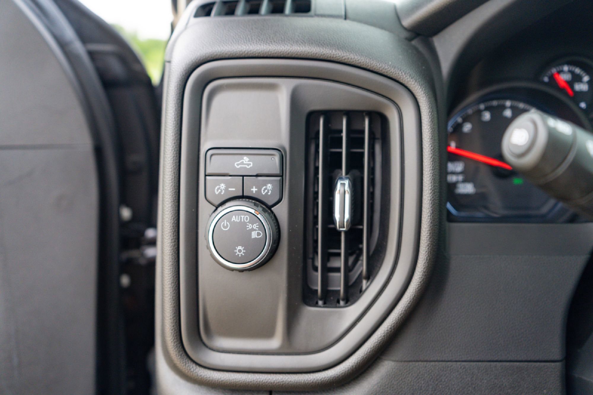 Used 2022 Chevrolet Silverado 1500 Custom image 18