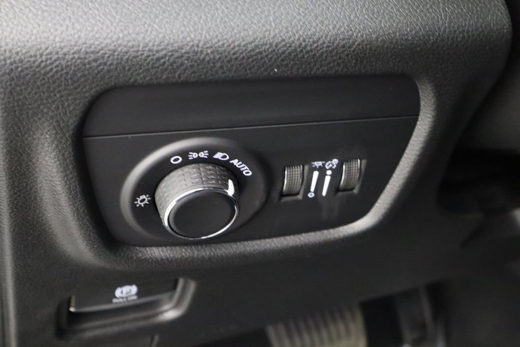 New 2027 Jeep Grand Cherokee Altitude AWD/4WD image 23