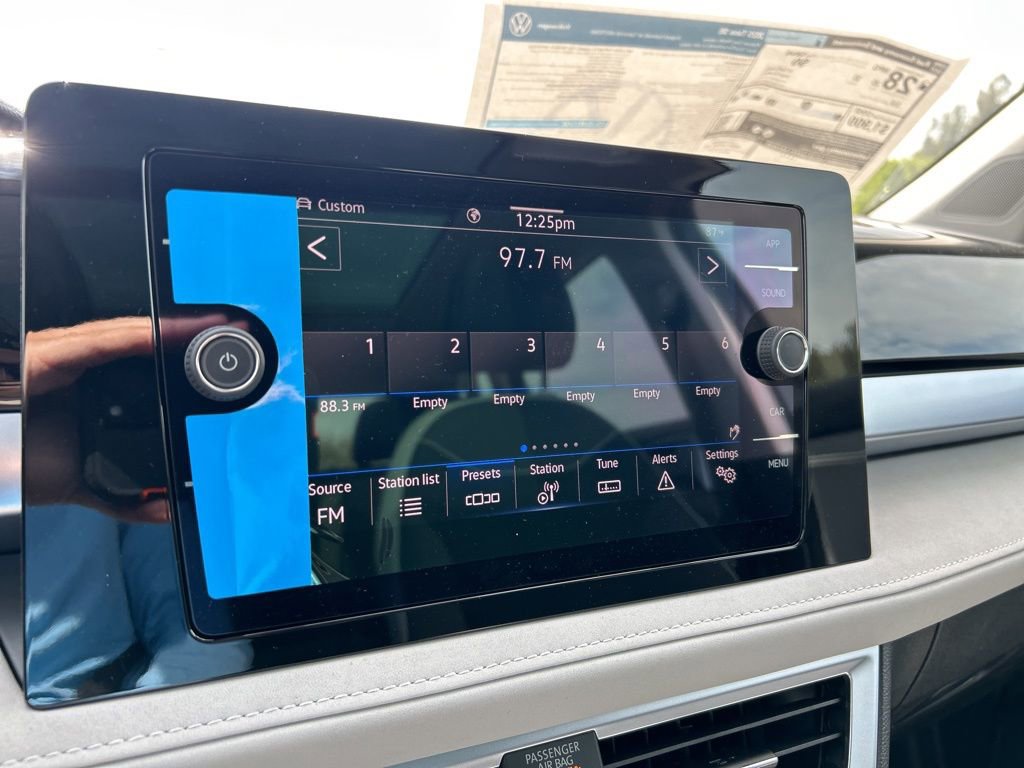 Used 2025 Volkswagen Taos SE image 26