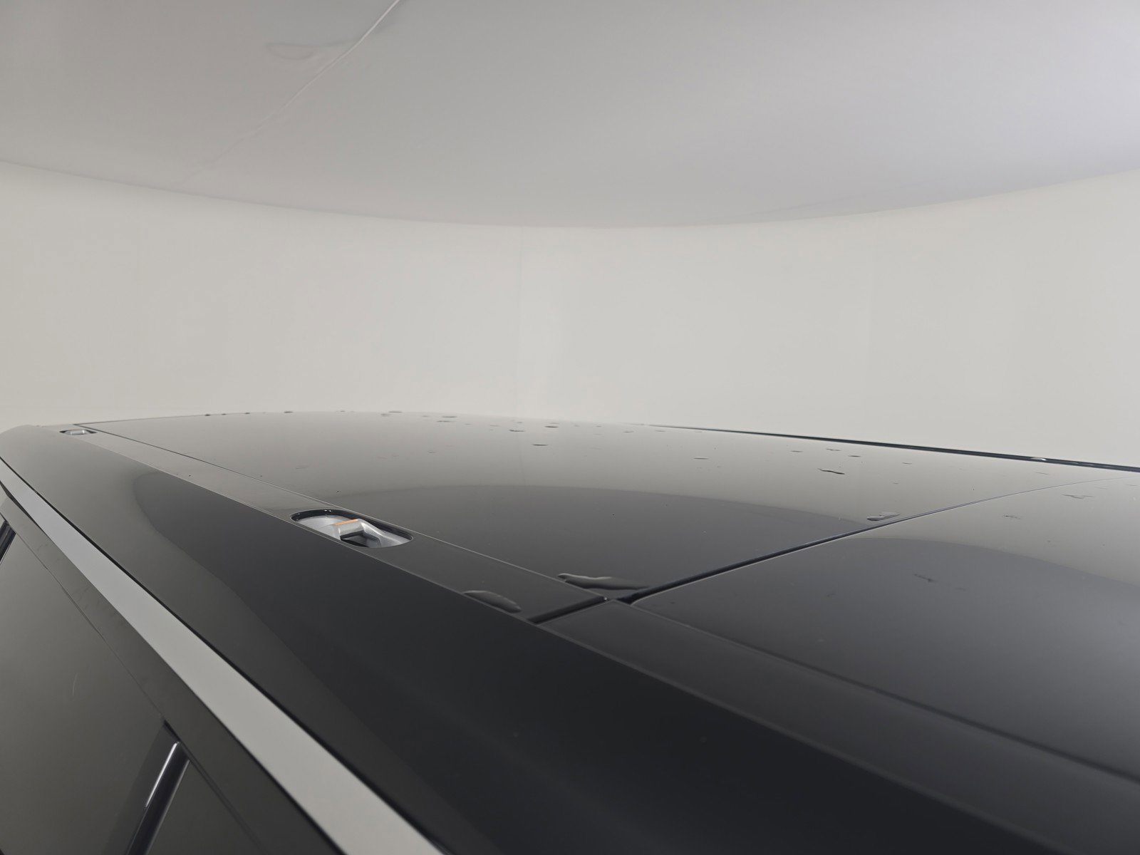 Used 2024 Rivian R1S Adventure image 13