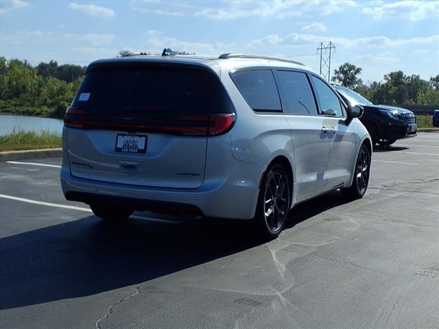 New 2026 Chrysler Pacifica Limited w/ S Appearance Package image 18