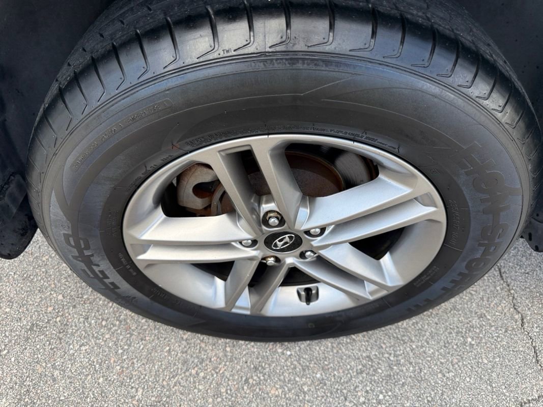 Used 2011 Hyundai Santa Fe GLS image 16