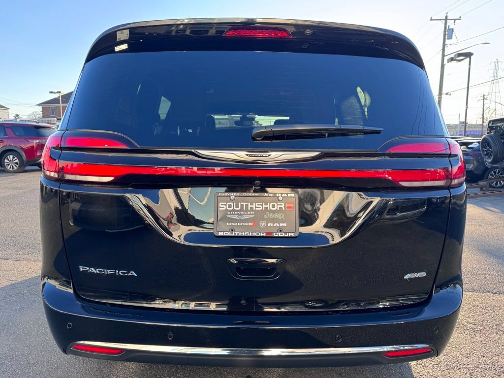 New 2026 Chrysler Pacifica Select AWD/4WD image 7