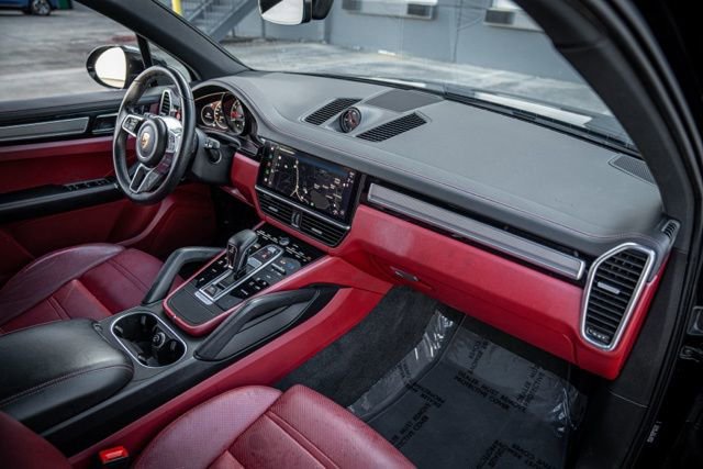 Used 2022 Porsche Cayenne Platinum Edition image 26