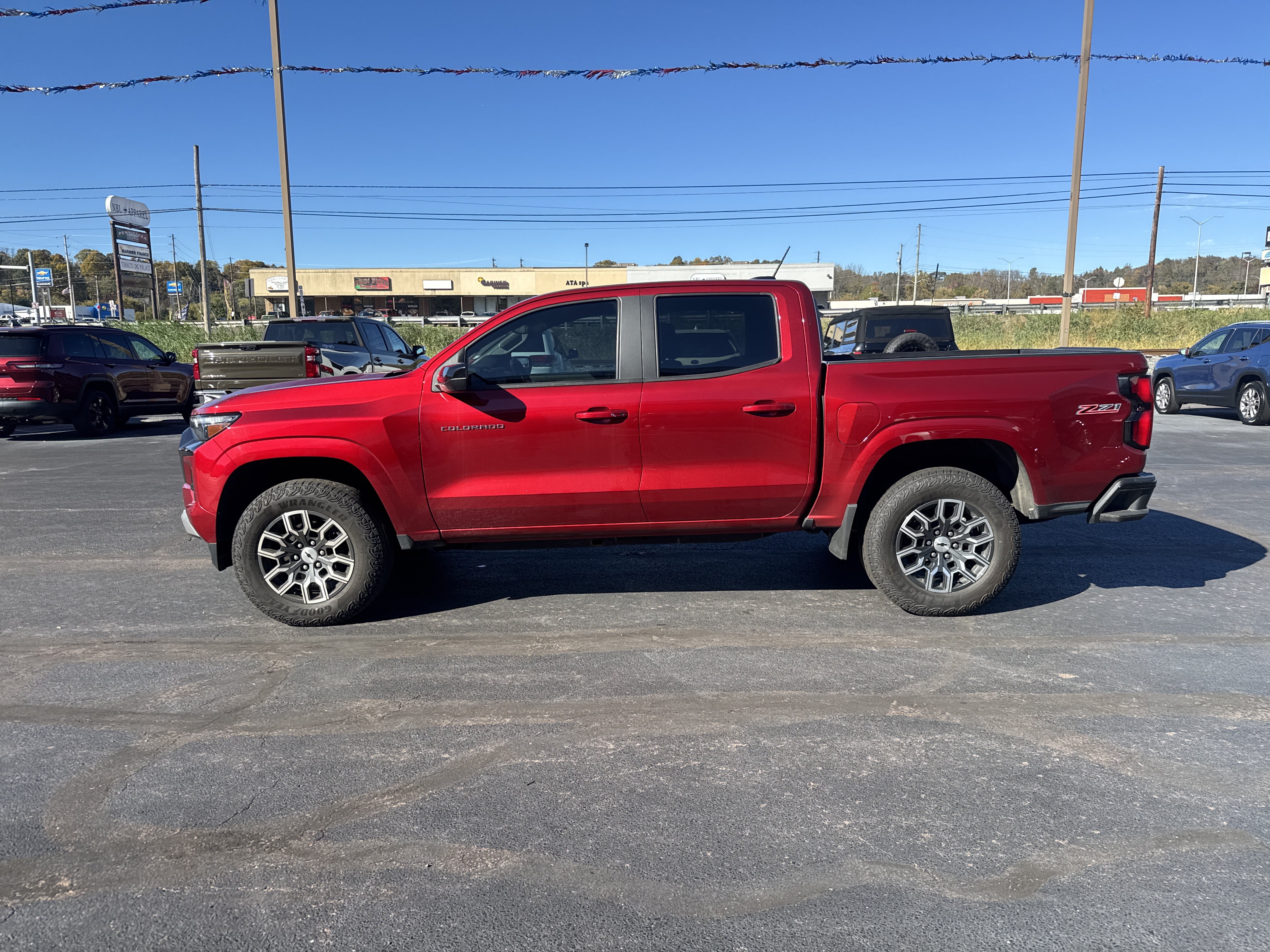 Used 2023 Chevrolet Colorado Z71 w/ Z71 Convenience Package 2 AWD/4WD image 7