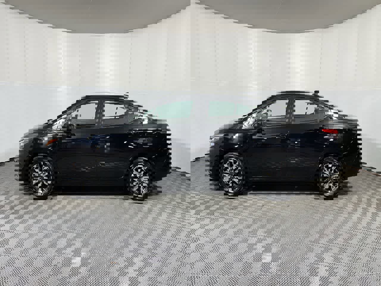 Used 2025 Nissan Versa SV image 4