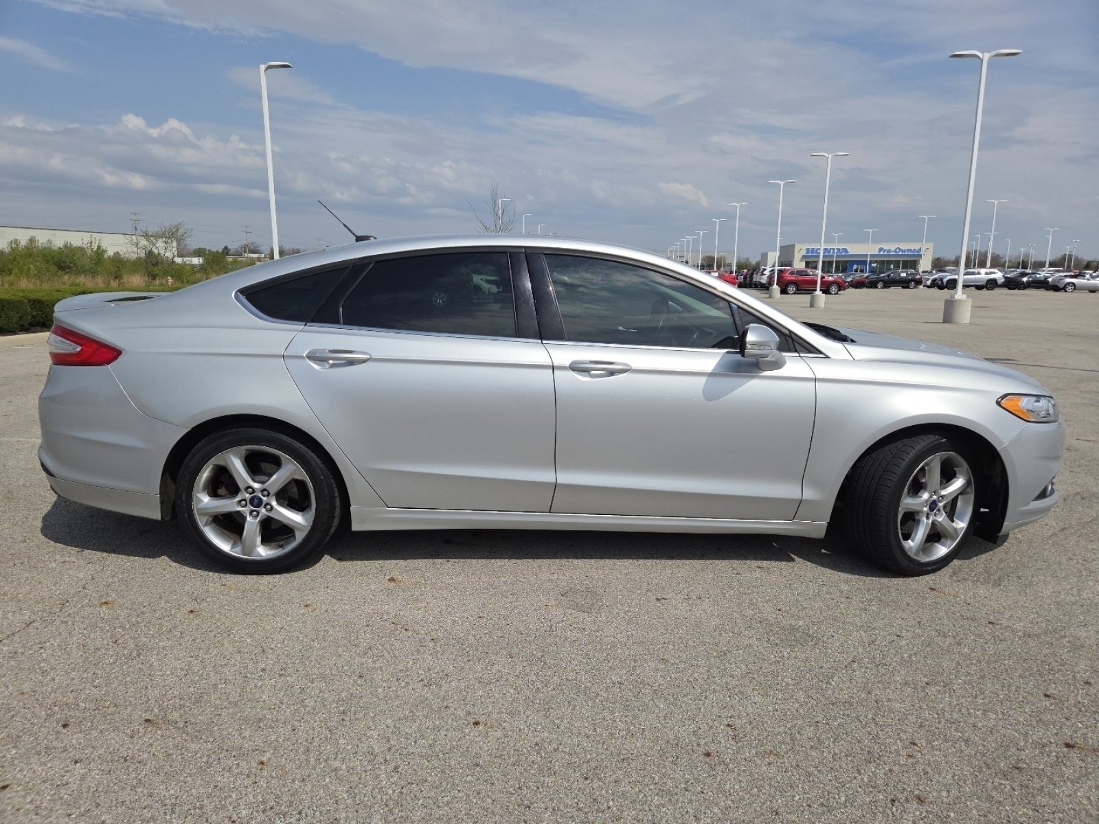 Used 2016 Ford Fusion SE image 16