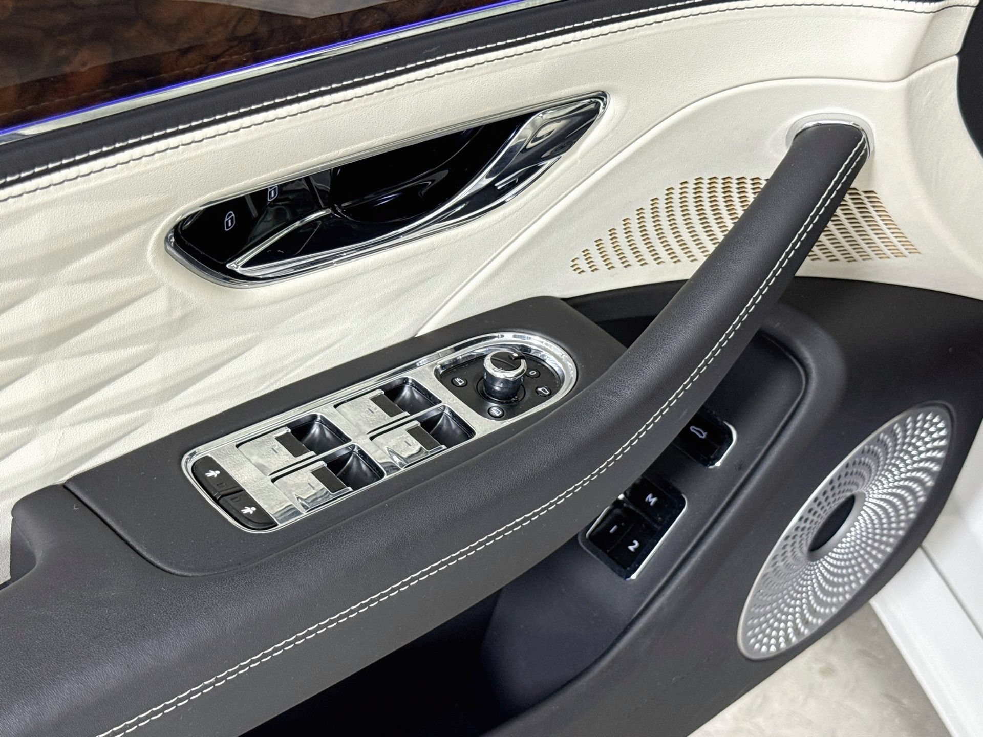 Used 2021 Bentley Flying Spur W12 AWD/4WD image 16