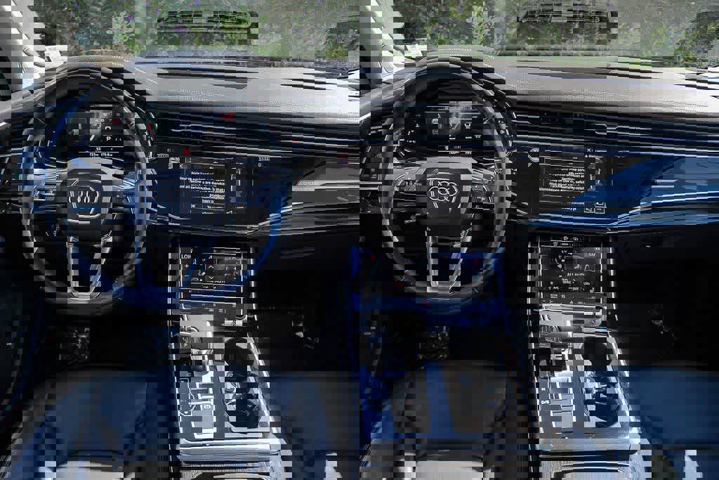 Used 2024 Audi Q7 Premium Plus image 12