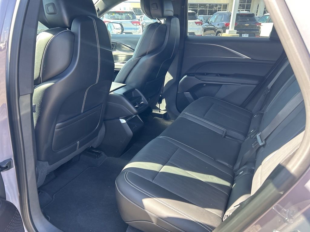 Used 2024 Cadillac Lyriq Luxury AWD/4WD image 9