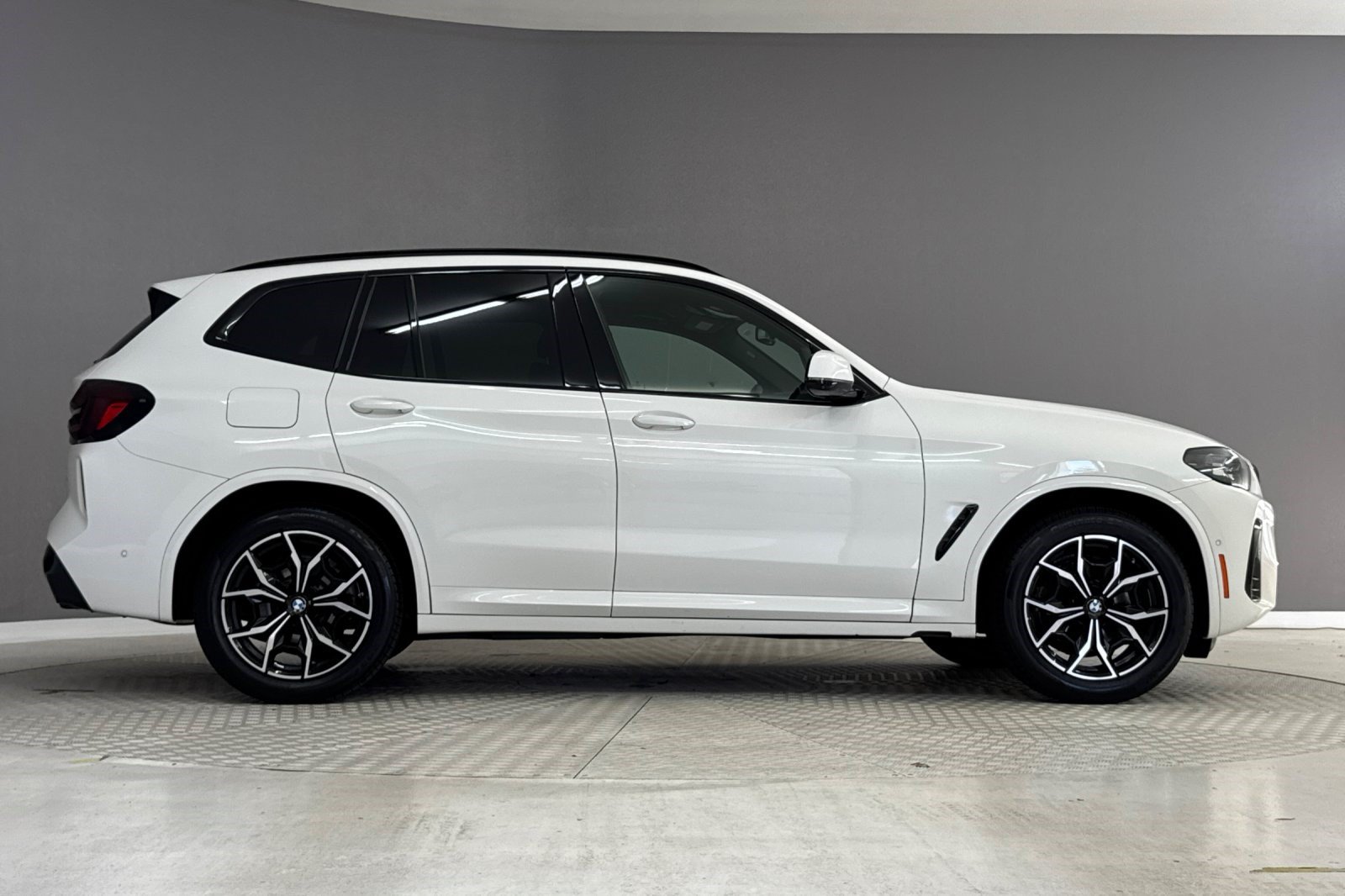 Used 2024 BMW X3 sDrive30i w/ Premium Package RWD image 8