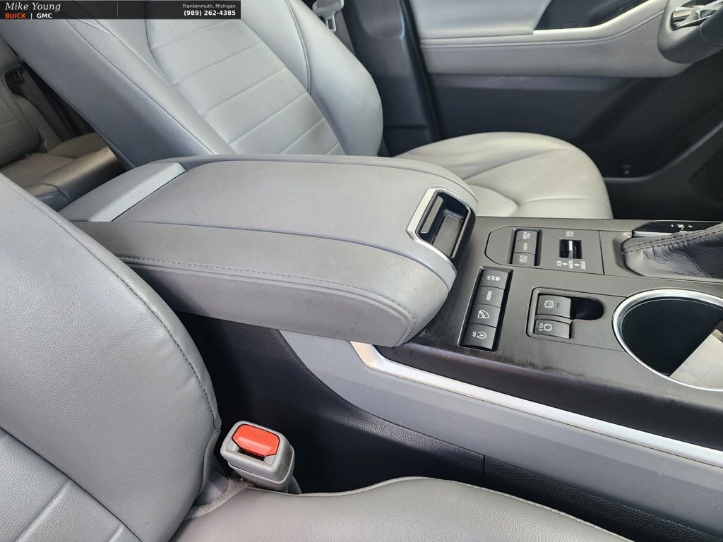 Used 2020 Toyota Highlander XLE image 23