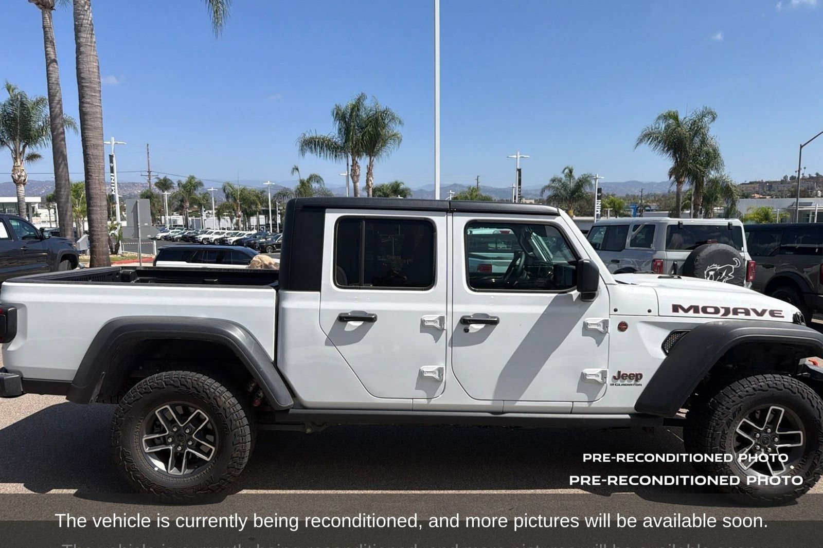 Used 2026 Jeep Gladiator Mojave AWD/4WD image 4