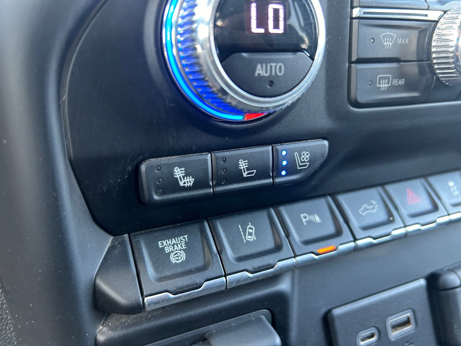 Used 2023 GMC Sierra 3500 Denali w/ Denali Ultimate Package image 25