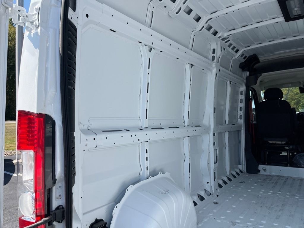 Used 2025 RAM ProMaster 2500 w/ Convenience Group image 19