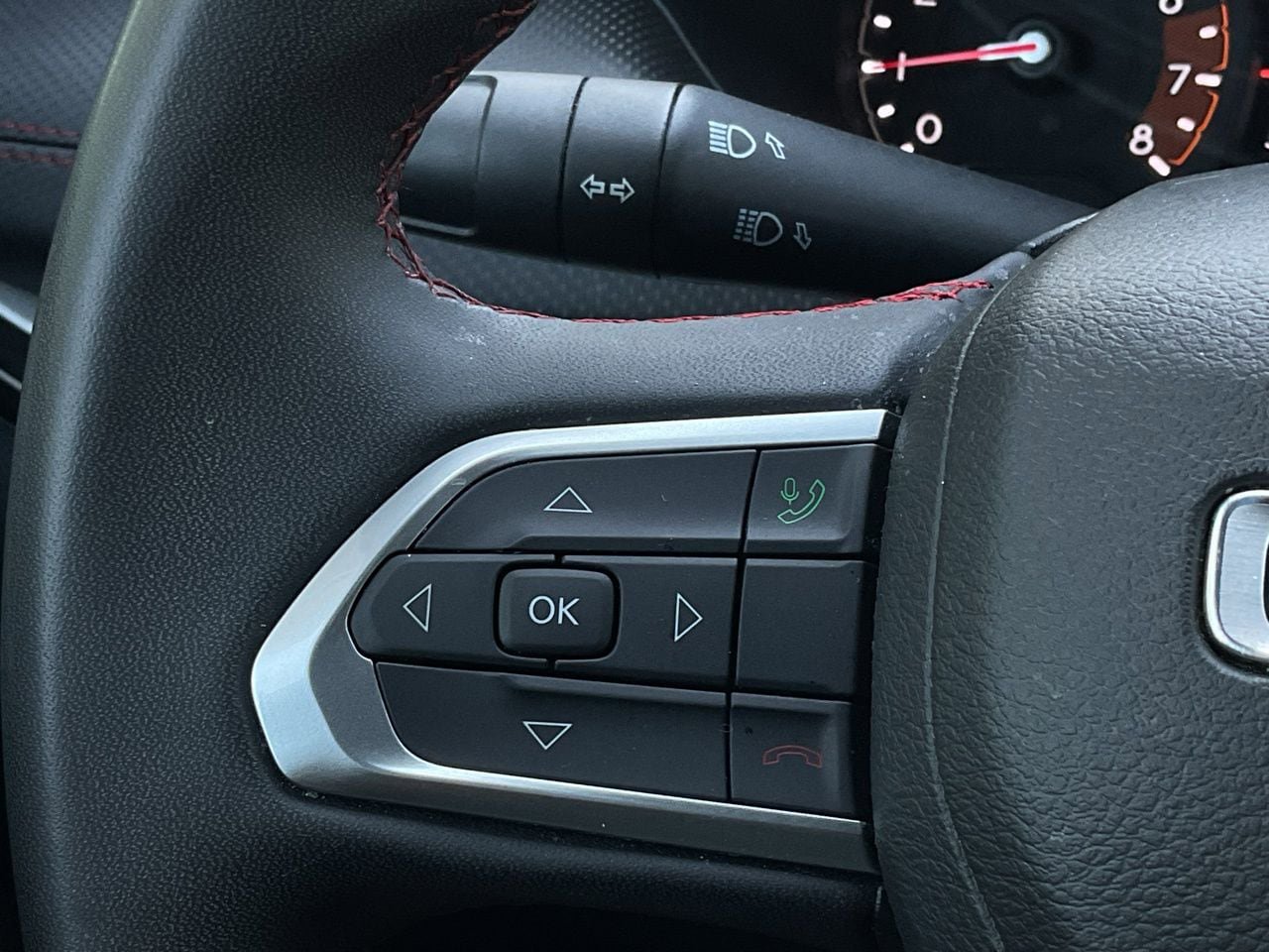 Used 2025 Jeep Compass Trailhawk image 23