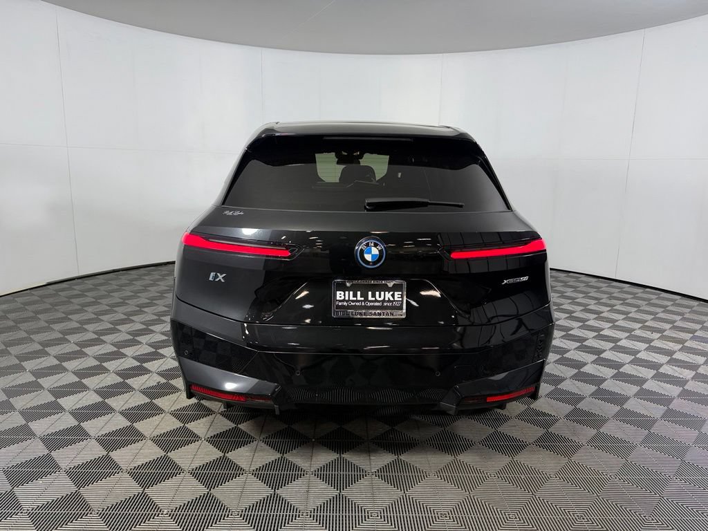 Used 2023 BMW iX xDrive50 w/ Sport Package AWD/4WD image 8