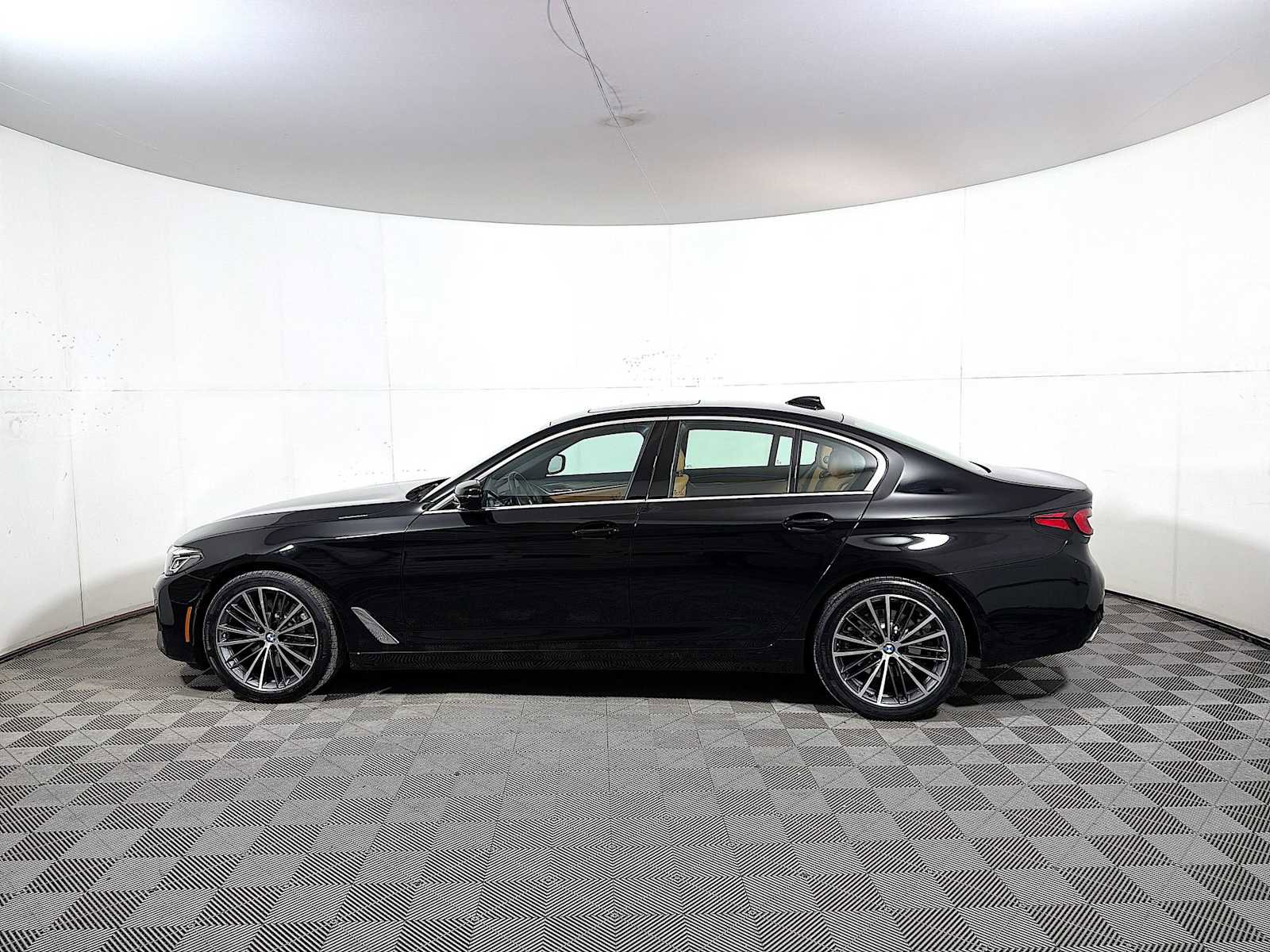 Certified 2023 BMW 530i xDrive w/ Convenience Package image 4