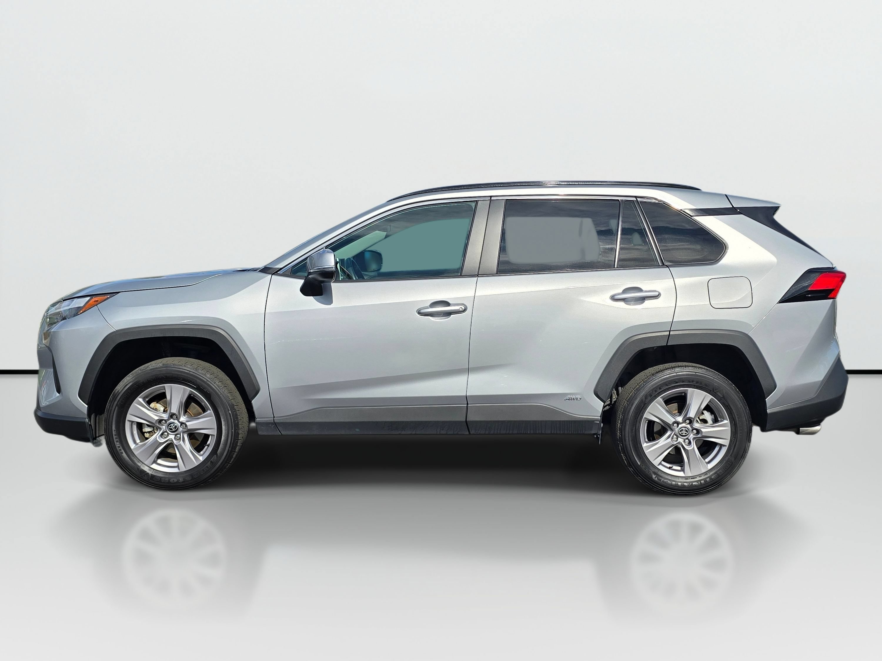 Used 2025 Toyota RAV4 XLE w/ Convenience Package AWD/4WD image 2