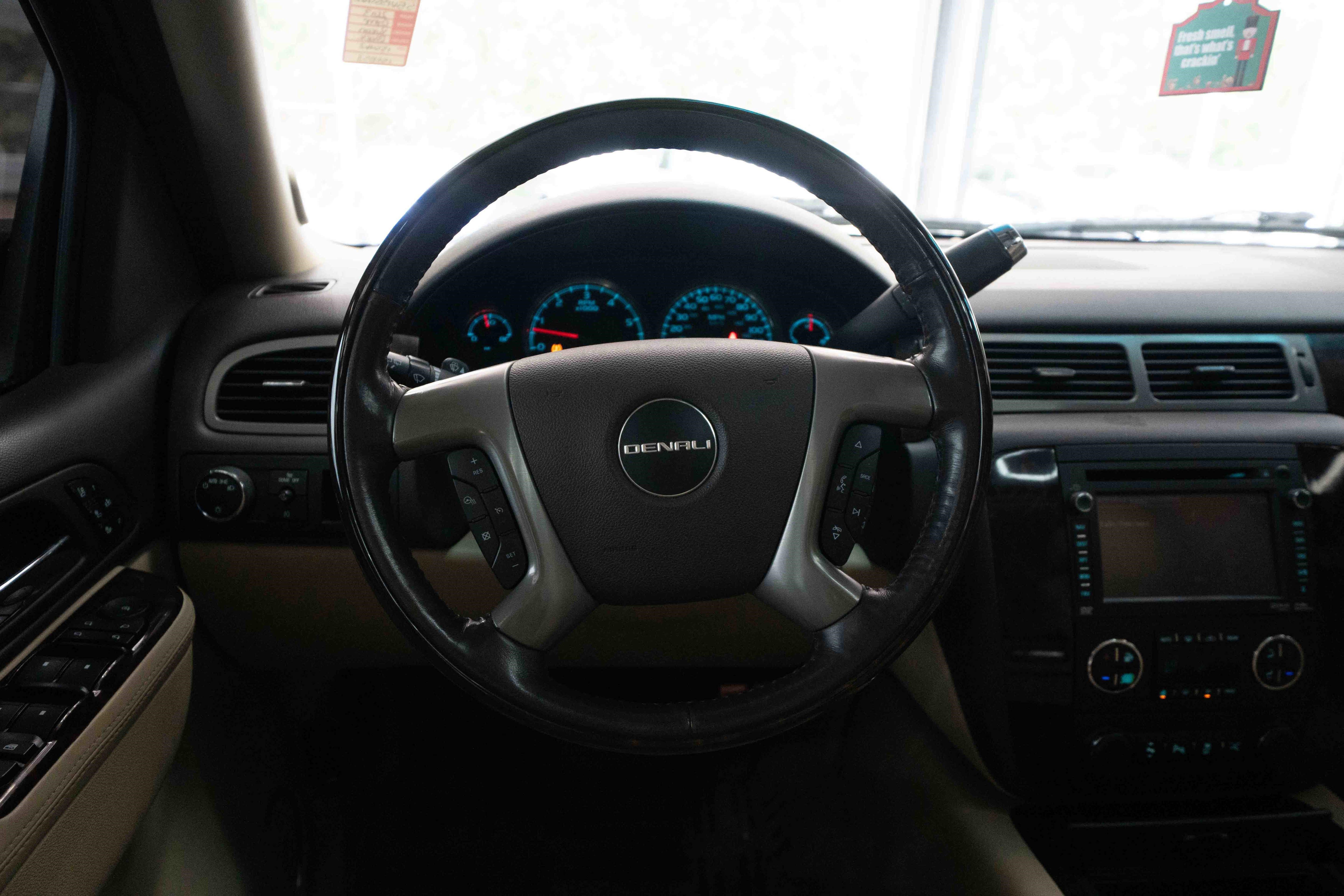 Used 2013 GMC Yukon XL Denali AWD/4WD image 21