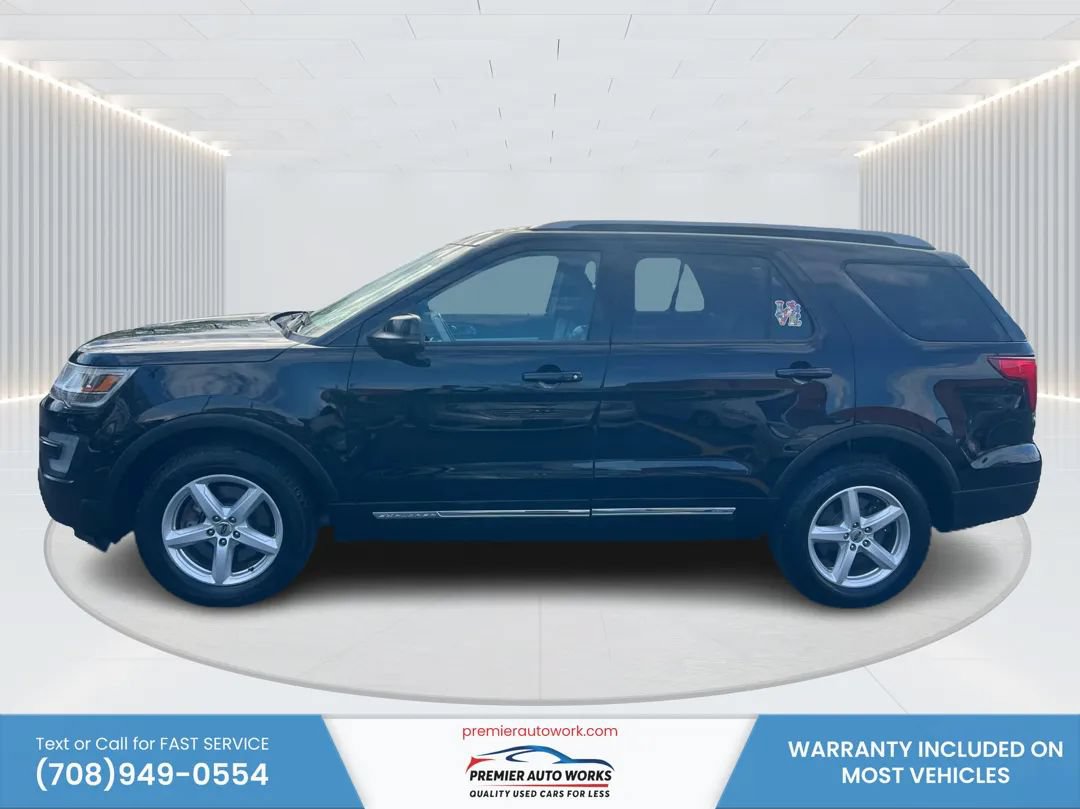 Used 2017 Ford Explorer XLT w/ Equipment Group 202A AWD/4WD image 9