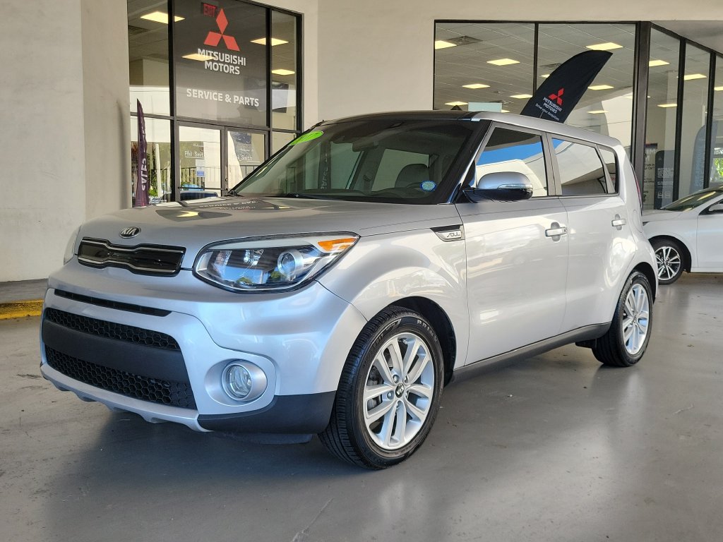 Used 2017 Kia Soul + w/ Primo Package FWD image 3