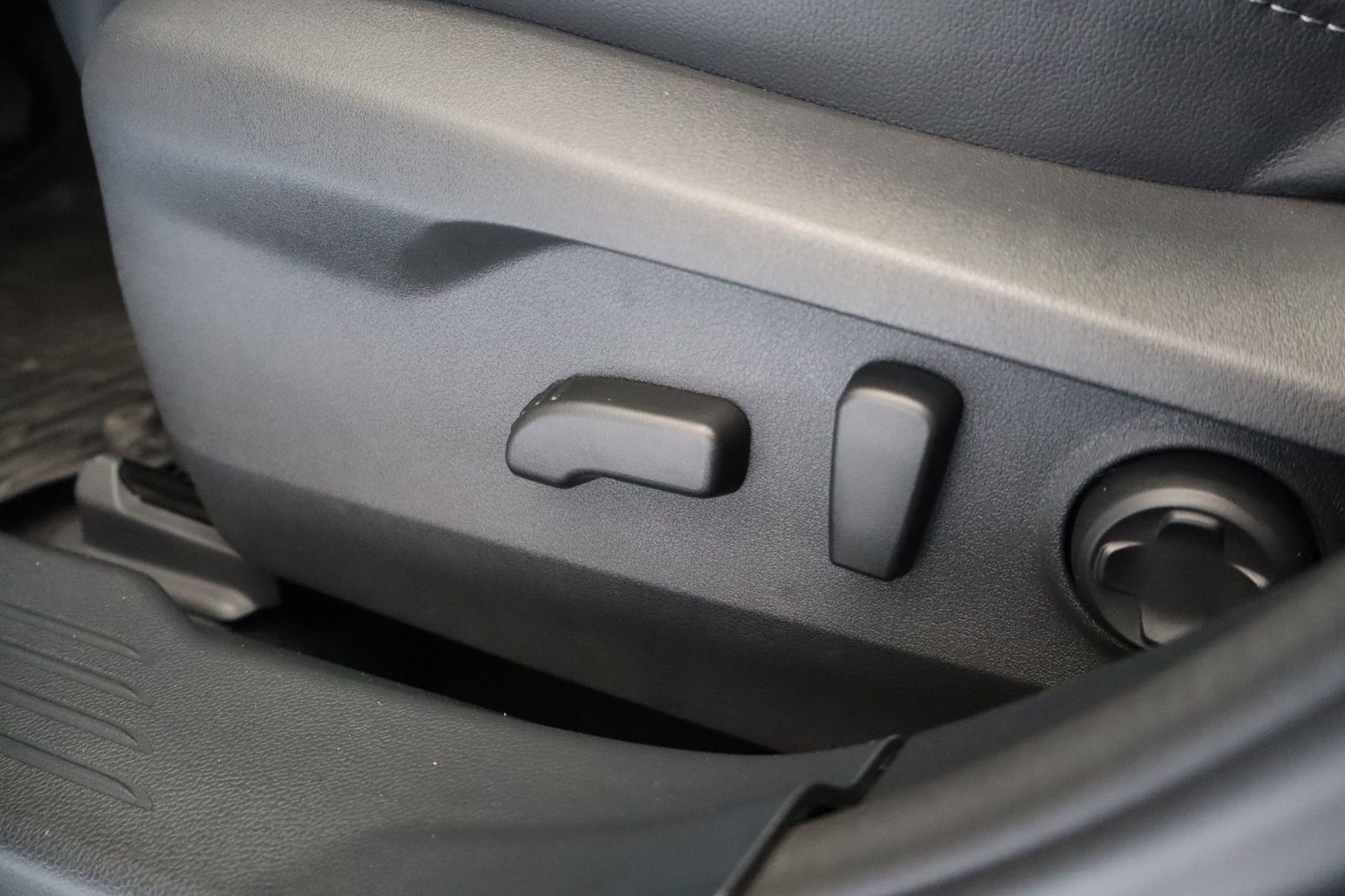 Used 2025 Subaru Outback Touring w/ Popular Package #2 image 15