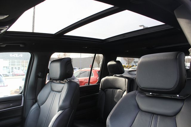 Used 2024 Jeep Wagoneer 4WD w/ Premium Group I image 24