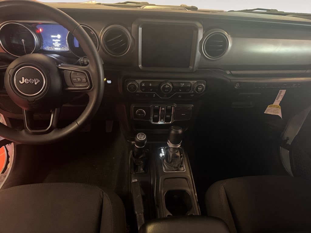 Used 2023 Jeep Wrangler Unlimited w/ Cold Weather Group AWD/4WD image 10