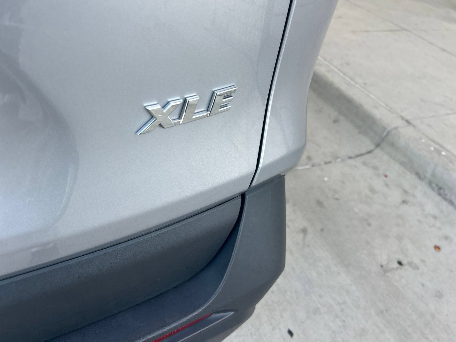 Used 2025 Toyota RAV4 XLE FWD image 13