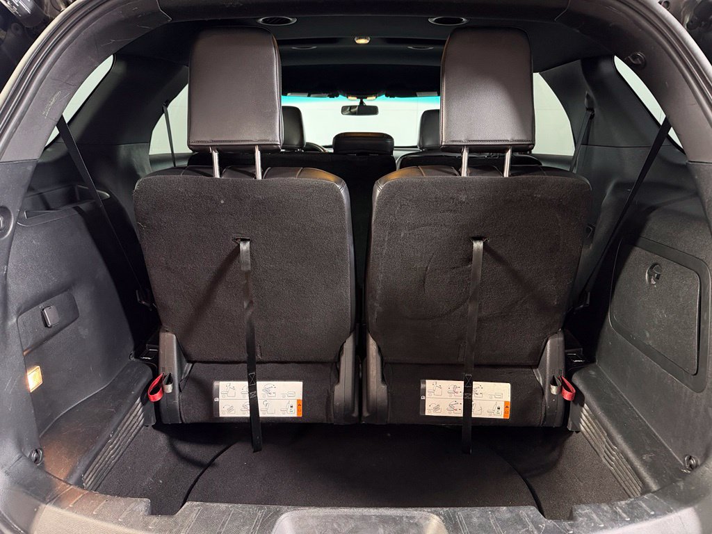 Used 2018 Ford Explorer XLT w/ Equipment Group 202A AWD/4WD image 17