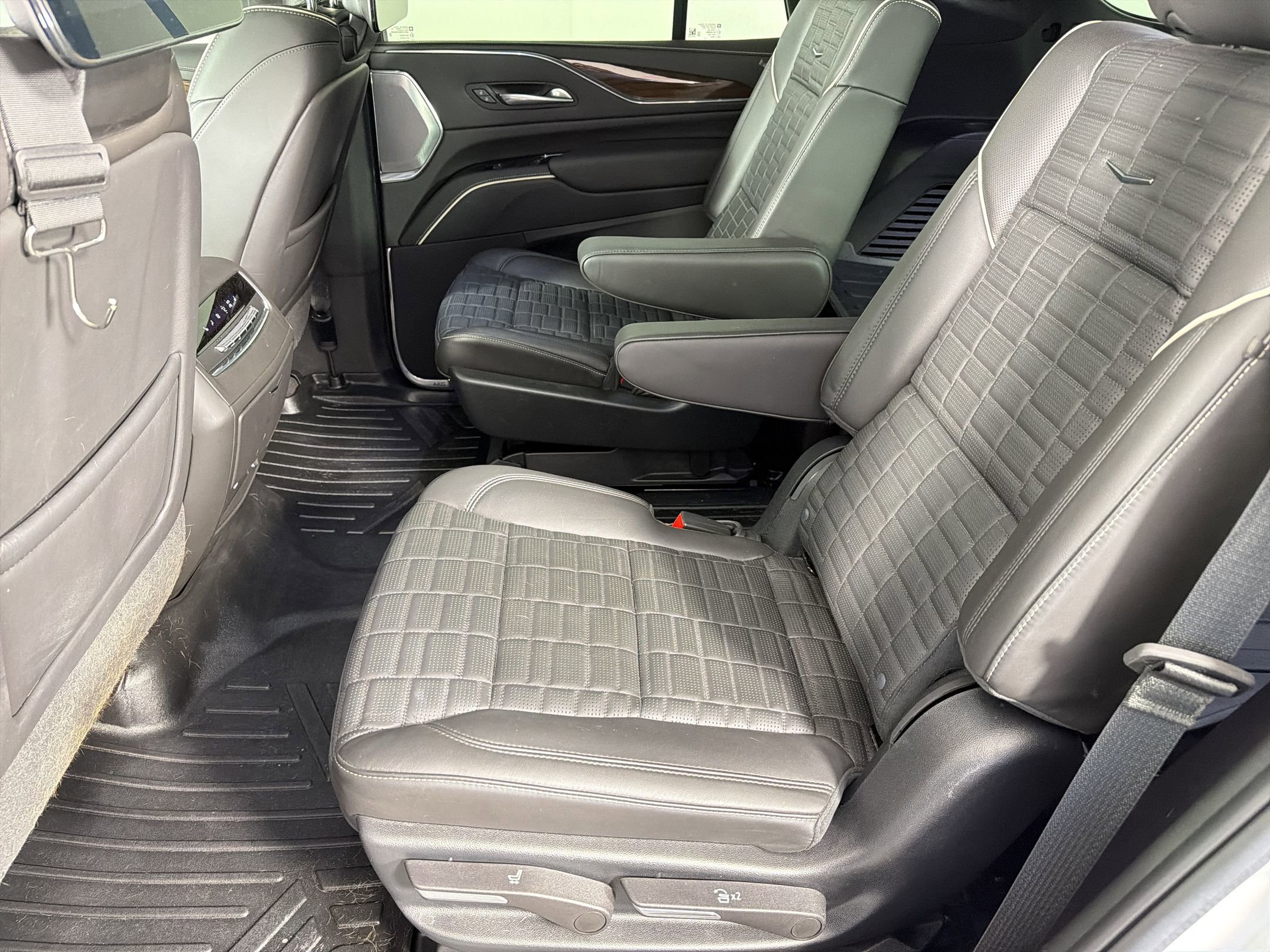 Used 2023 Cadillac Escalade Sport Platinum w/ Heavy-Duty Trailer Package image 15