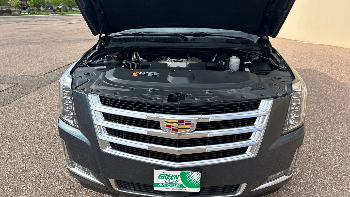 Used 2020 Cadillac Escalade Premium Luxury AWD/4WD image 11