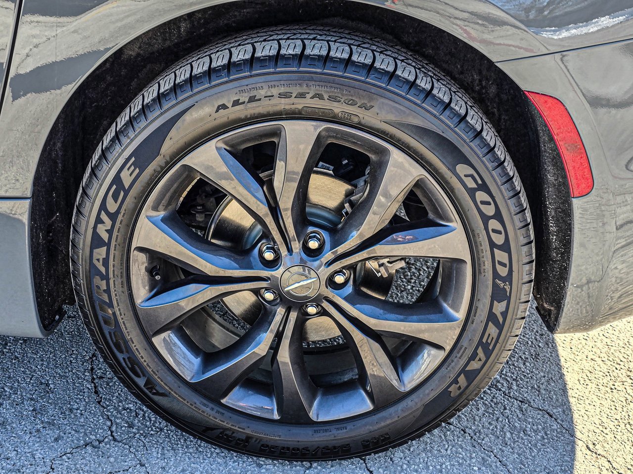 Used 2020 Chrysler Pacifica Limited w/ Quick Order Package 27H Red S image 7