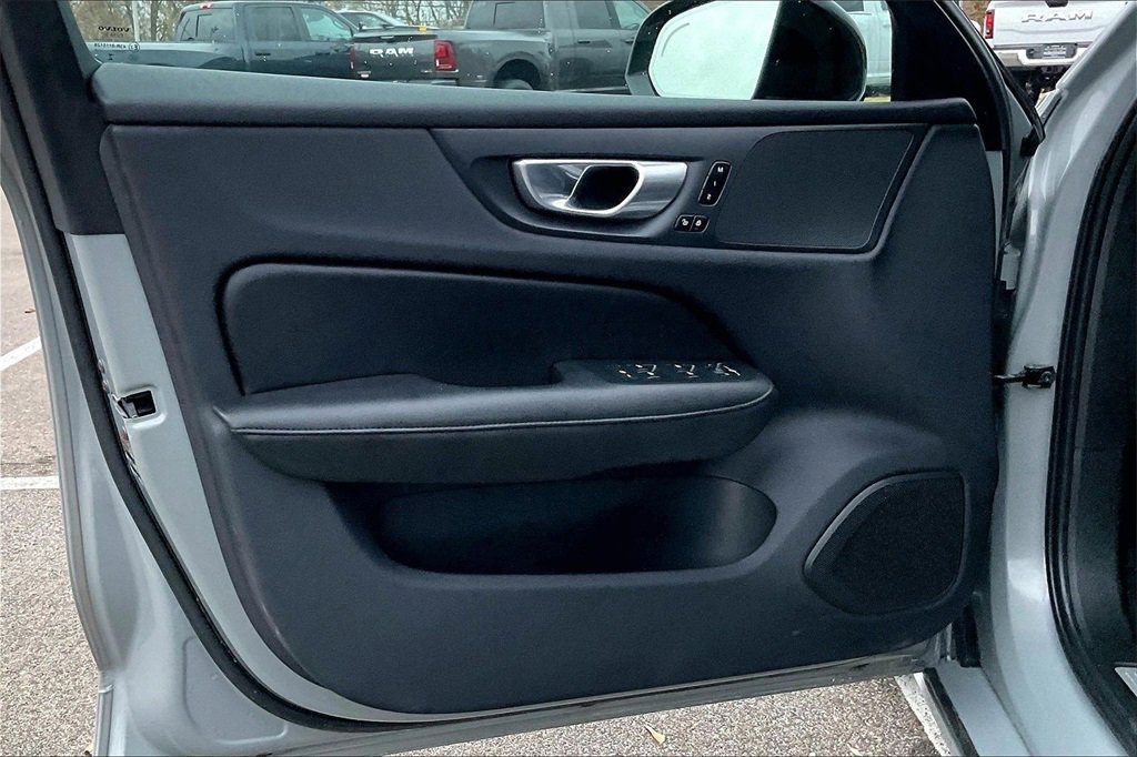 Used 2024 Volvo S60 B5 Core image 23