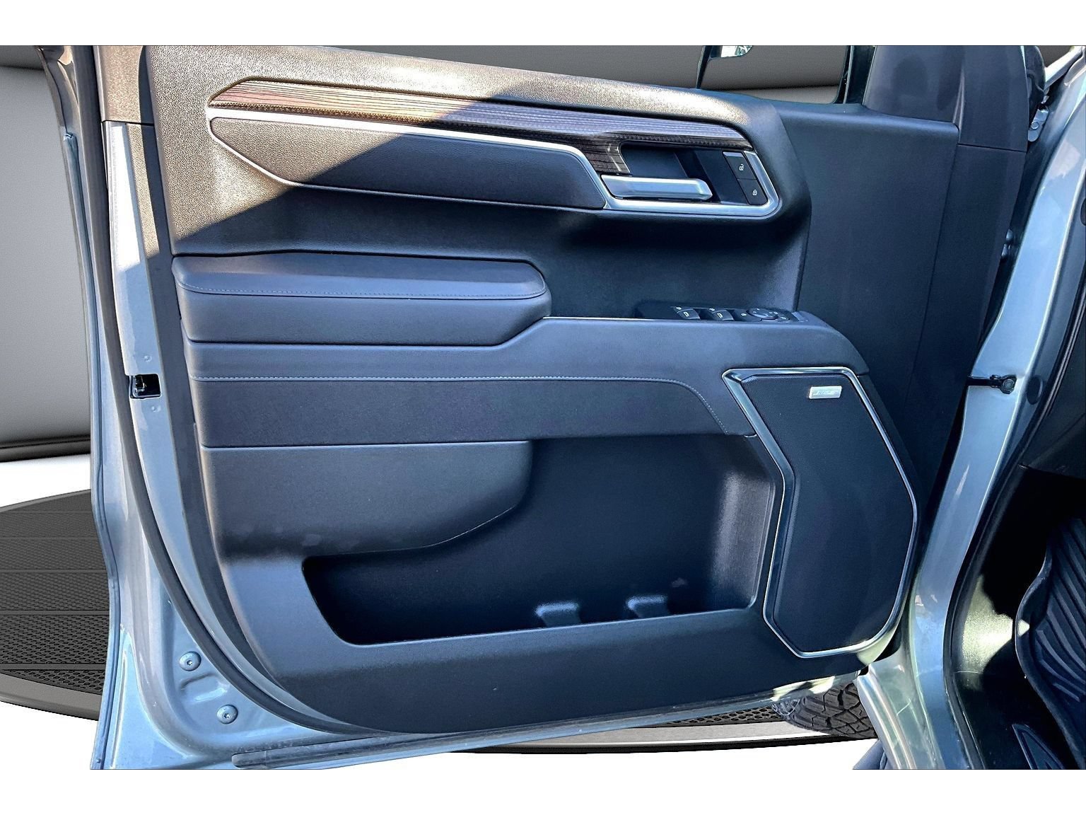 Used 2025 Chevrolet Silverado 1500 LT Trail Boss w/ Convenience Package II AWD/4WD image 31
