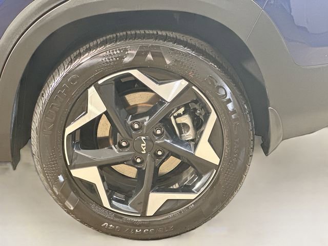 Used 2025 Kia Seltos EX w/ EX Sunroof Package image 6