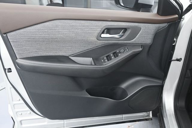 Used 2023 Nissan Rogue SV FWD image 9