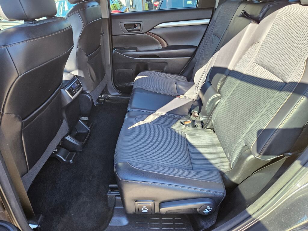 Used 2016 Toyota Highlander Plus image 22