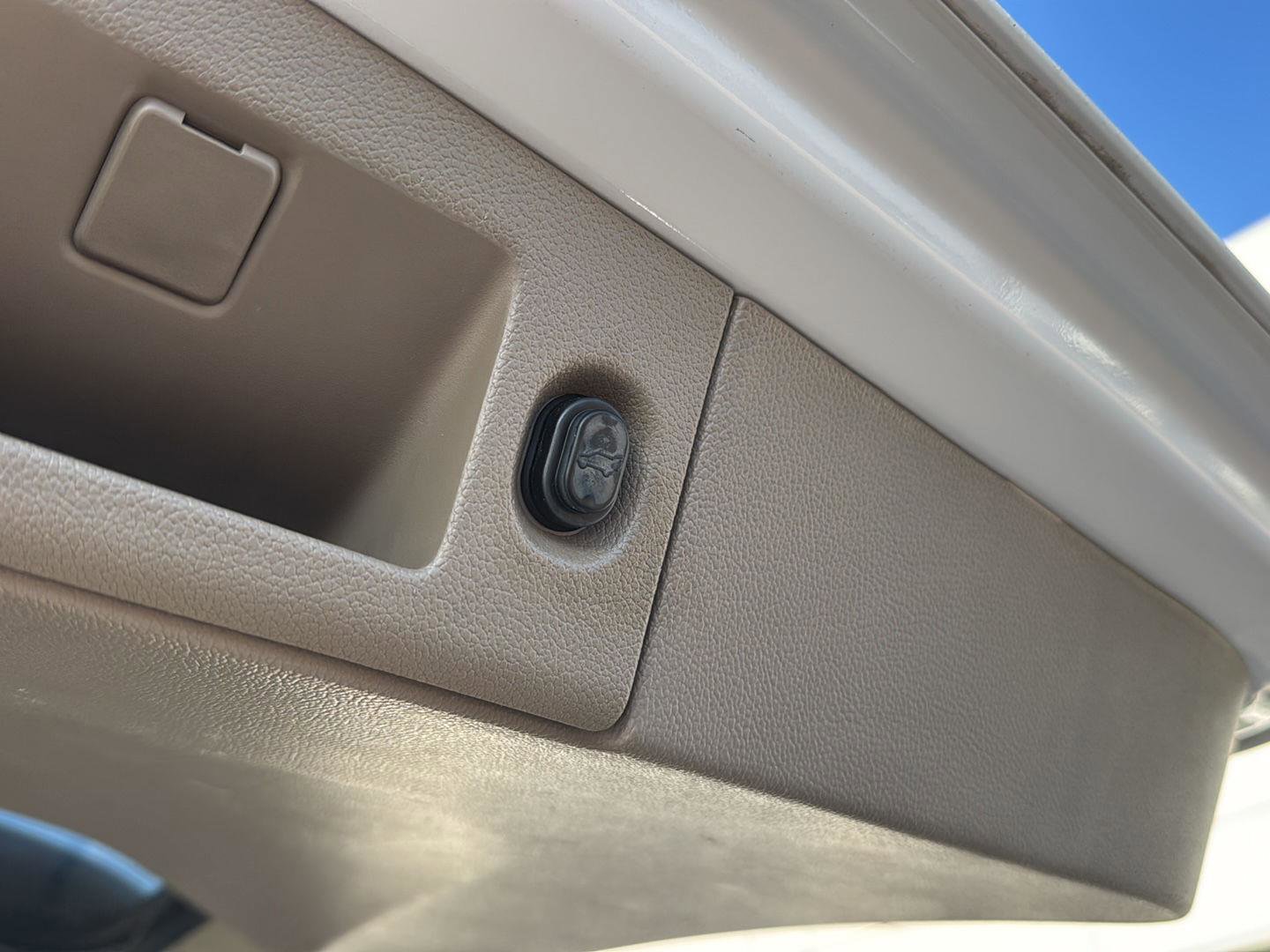 Used 2018 GMC Yukon SLT w/ Premium Edition image 32