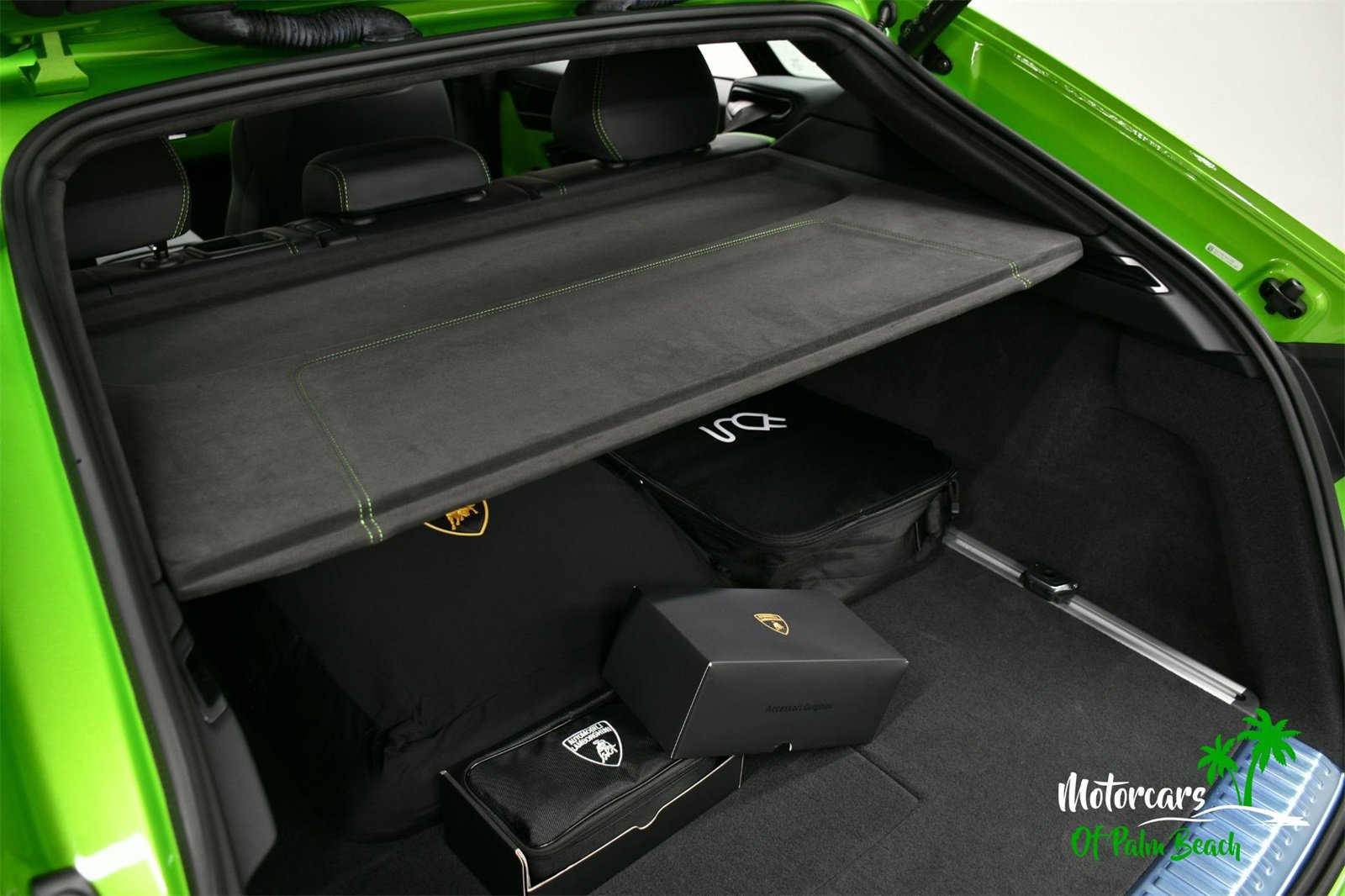 Used 2025 Lamborghini Urus SE image 64