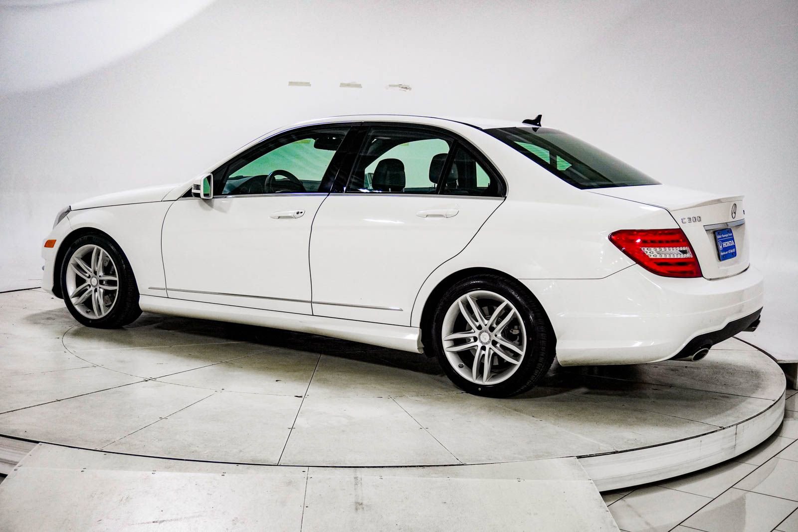 Used 2014 Mercedes-Benz C 300 4MATIC Sedan image 4