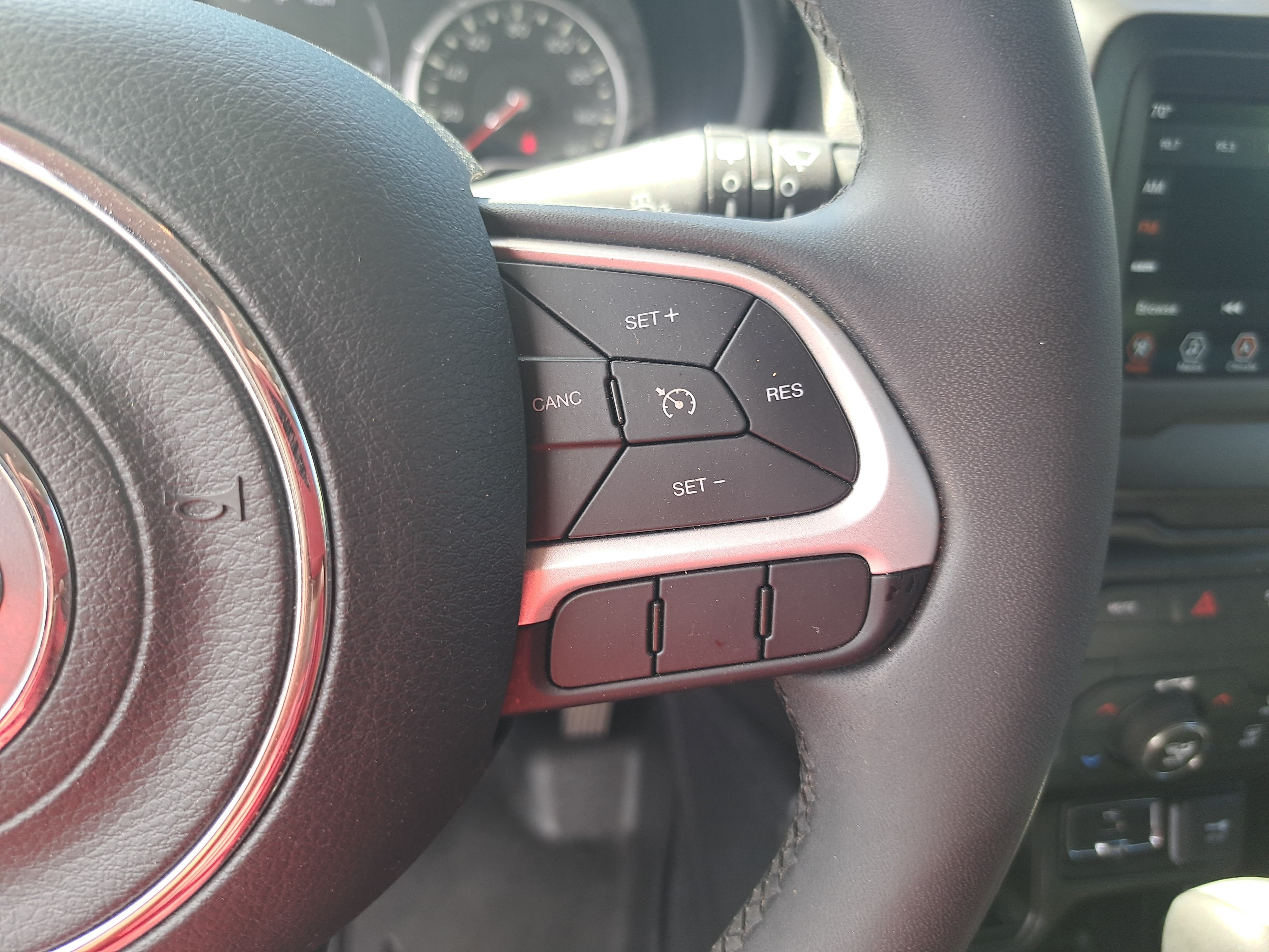 Used 2020 Jeep Renegade Latitude FWD image 17