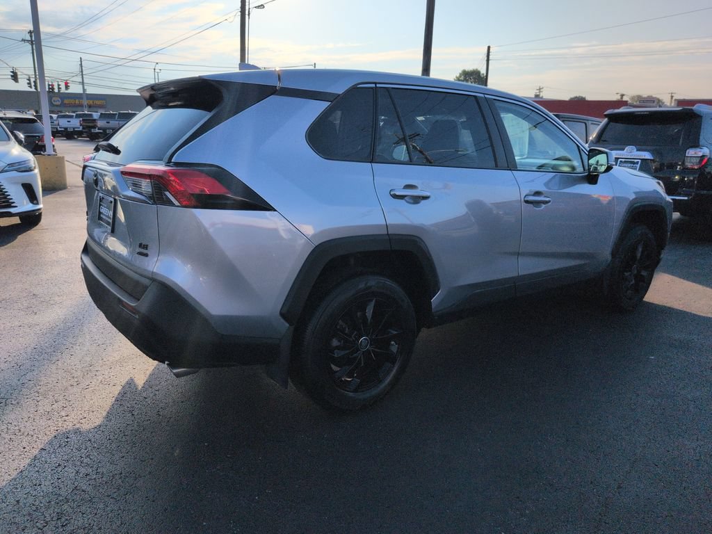 Certified 2024 Toyota RAV4 LE AWD/4WD image 5