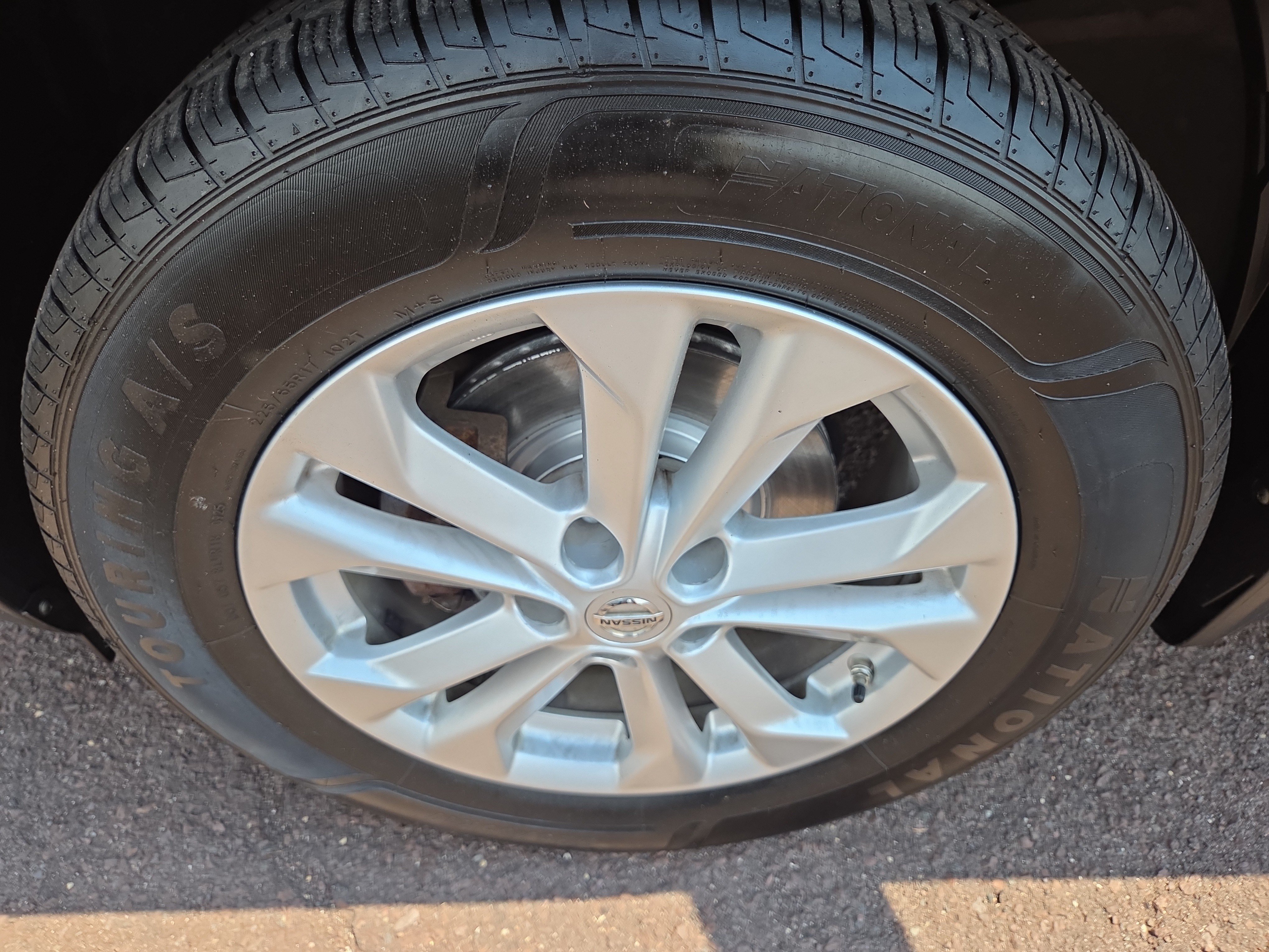 Used 2015 Nissan Rogue SV AWD/4WD image 12