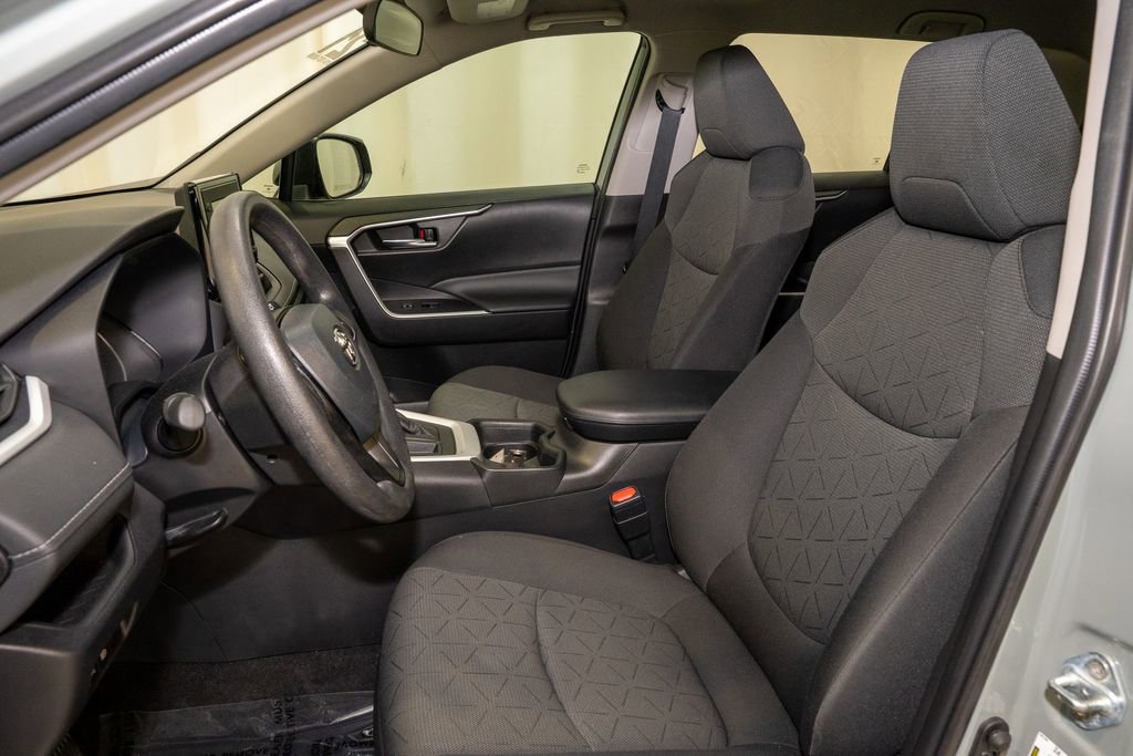 Used 2021 Toyota RAV4 XLE image 10