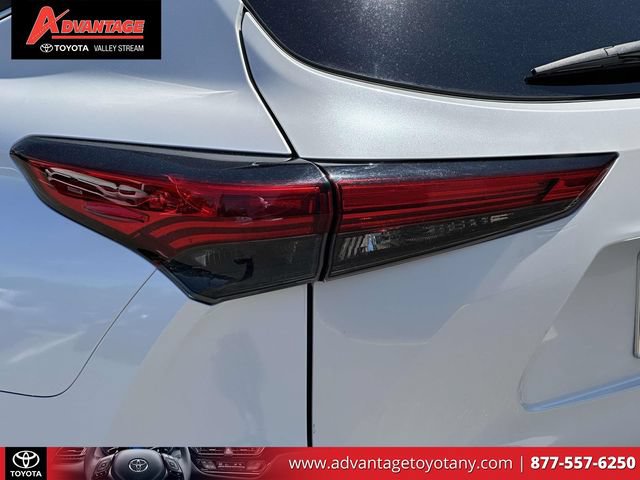 Used 2023 Toyota Highlander LE AWD/4WD image 13