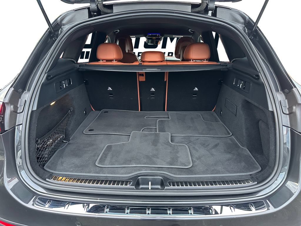 Used 2025 Mercedes-Benz GLC 300 4MATIC image 12