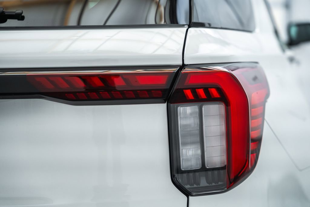 New 2026 Ford Explorer Active AWD/4WD image 8